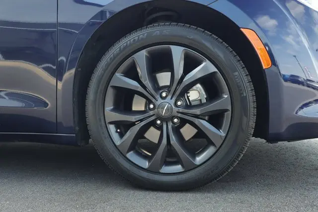 2019 Chrysler Pacifica Touring Plus photo 4