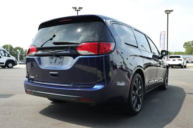 2019 Chrysler Pacifica Touring Plus photo 5