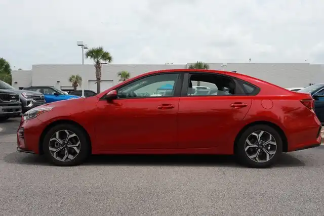 2019 Kia Forte LXS AT's photo