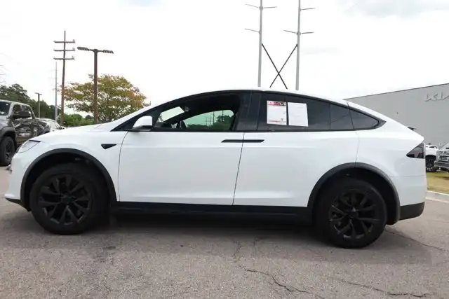 2022 Tesla Model X Long Range's photo