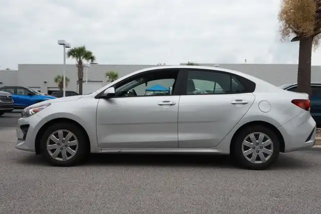 2022 Kia Rio S iVT's photo