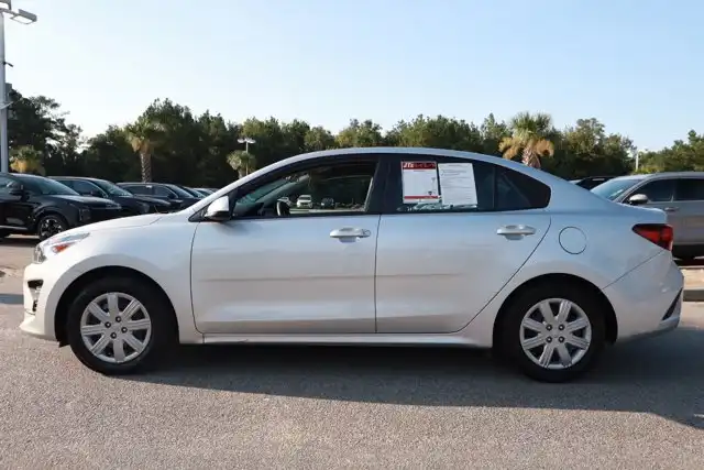 2022 Kia Rio S iVT's photo