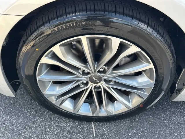 2017 Genesis G80 3.8 RWD photo 5