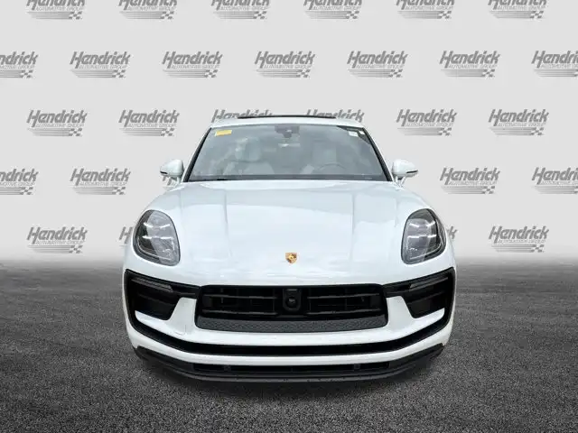 2023 Porsche Macan Base's photo