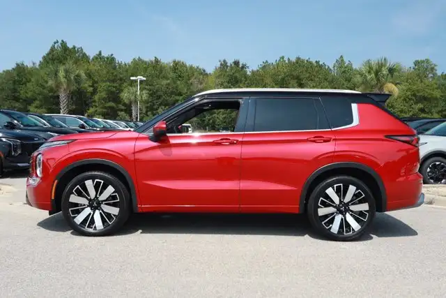 2025 Mitsubishi Outlander SEL FWD's photo