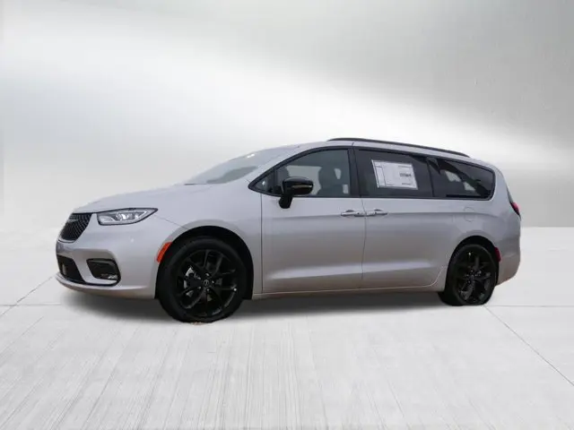 2026 Chrysler Pacifica Select photo 5