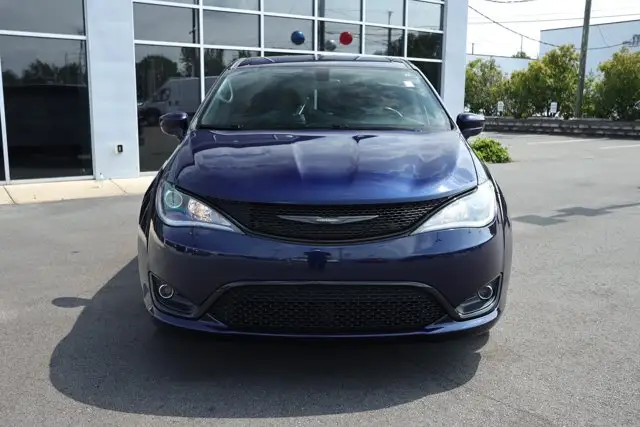 2019 Chrysler Pacifica Touring Plus photo 1
