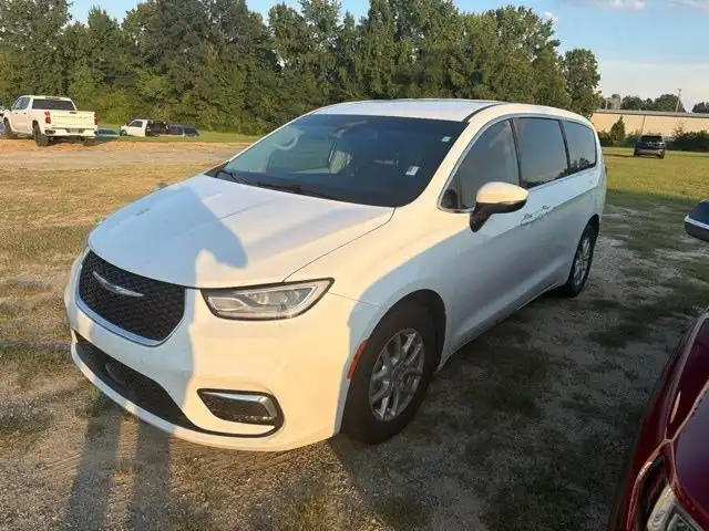 2023 Chrysler Pacifica Touring L's photo