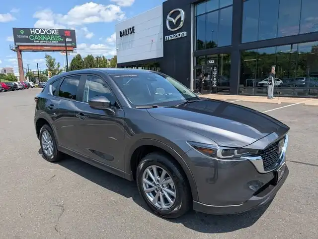 2023 Mazda CX-5 S Preferred package Auto AWD's photo
