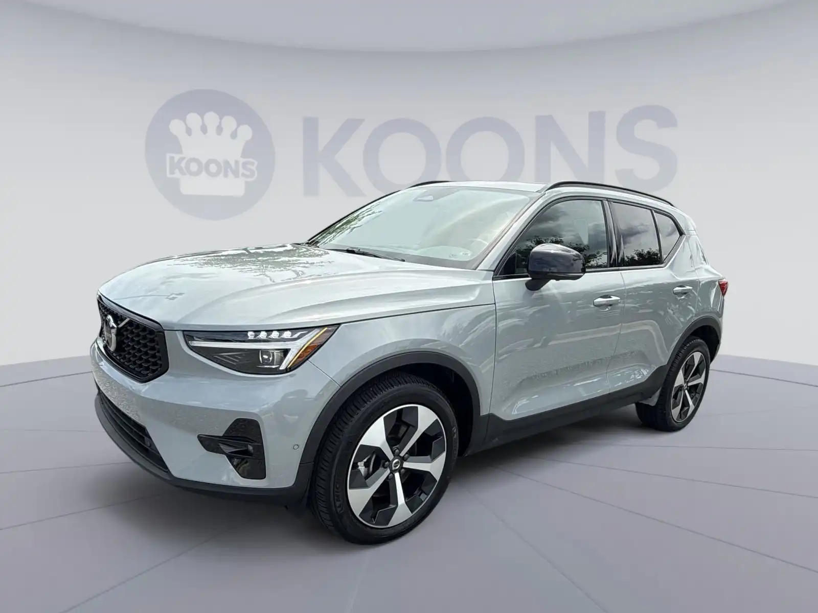 2026 Volvo XC40 B5 Plus Dark AWD's photo