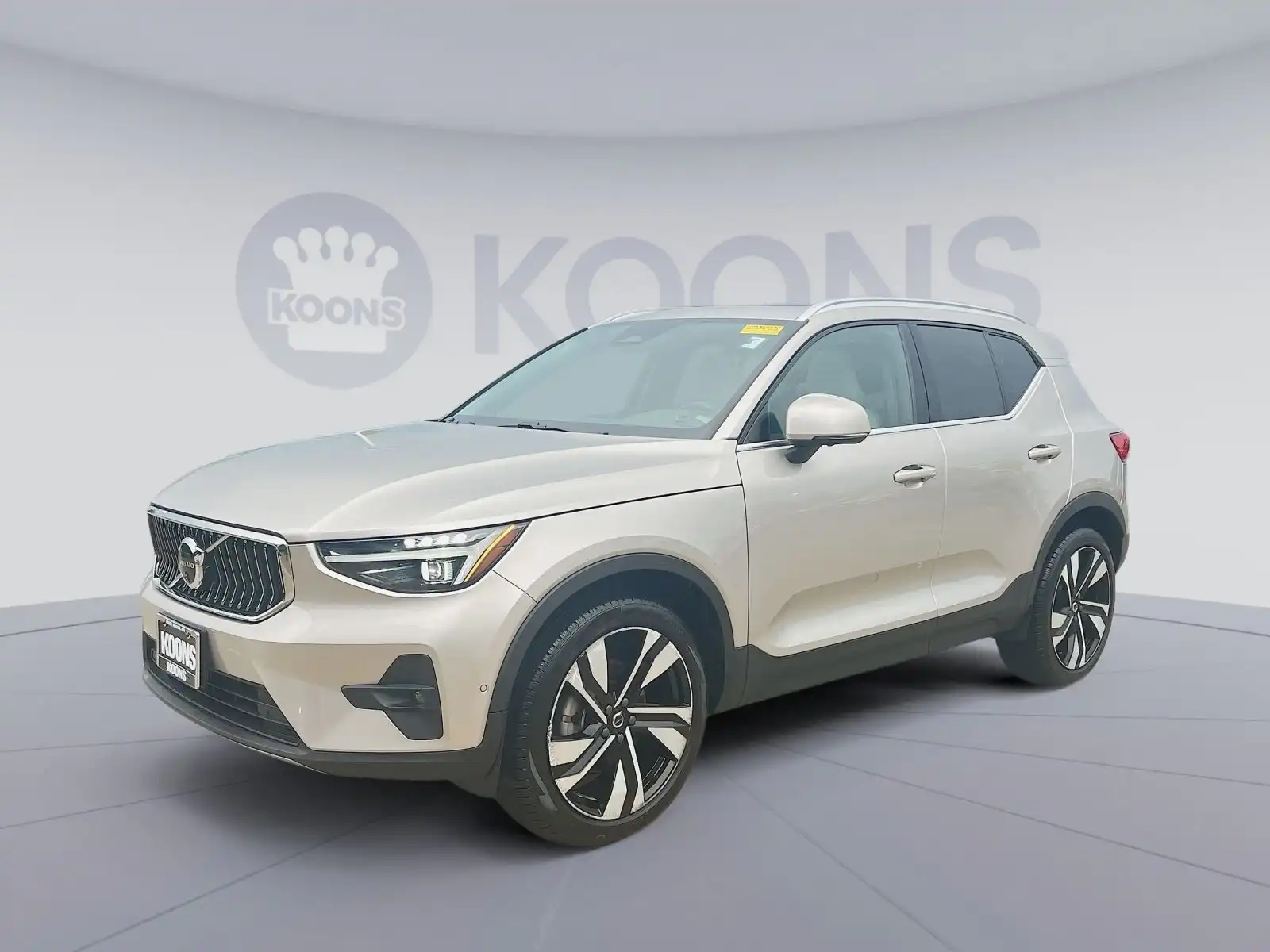 2024 Volvo XC40 B5 Plus Bright AWD's photo