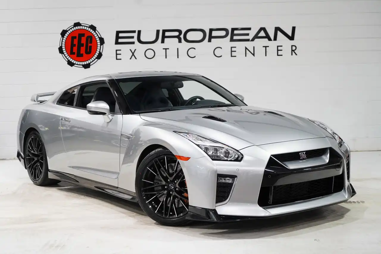 2020 Nissan GT-R Premium's photo