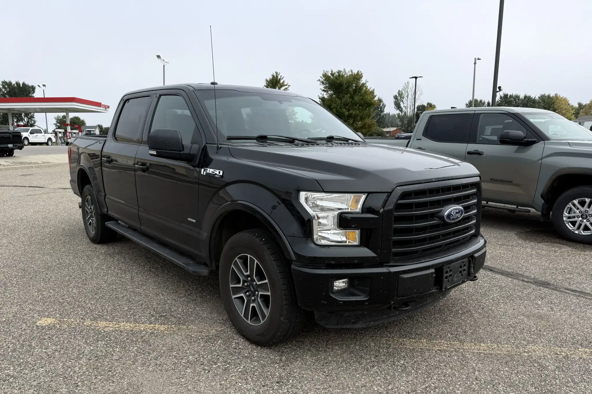 2015 Ford F-150 XLT 4WD SuperCrew 145 in's photo