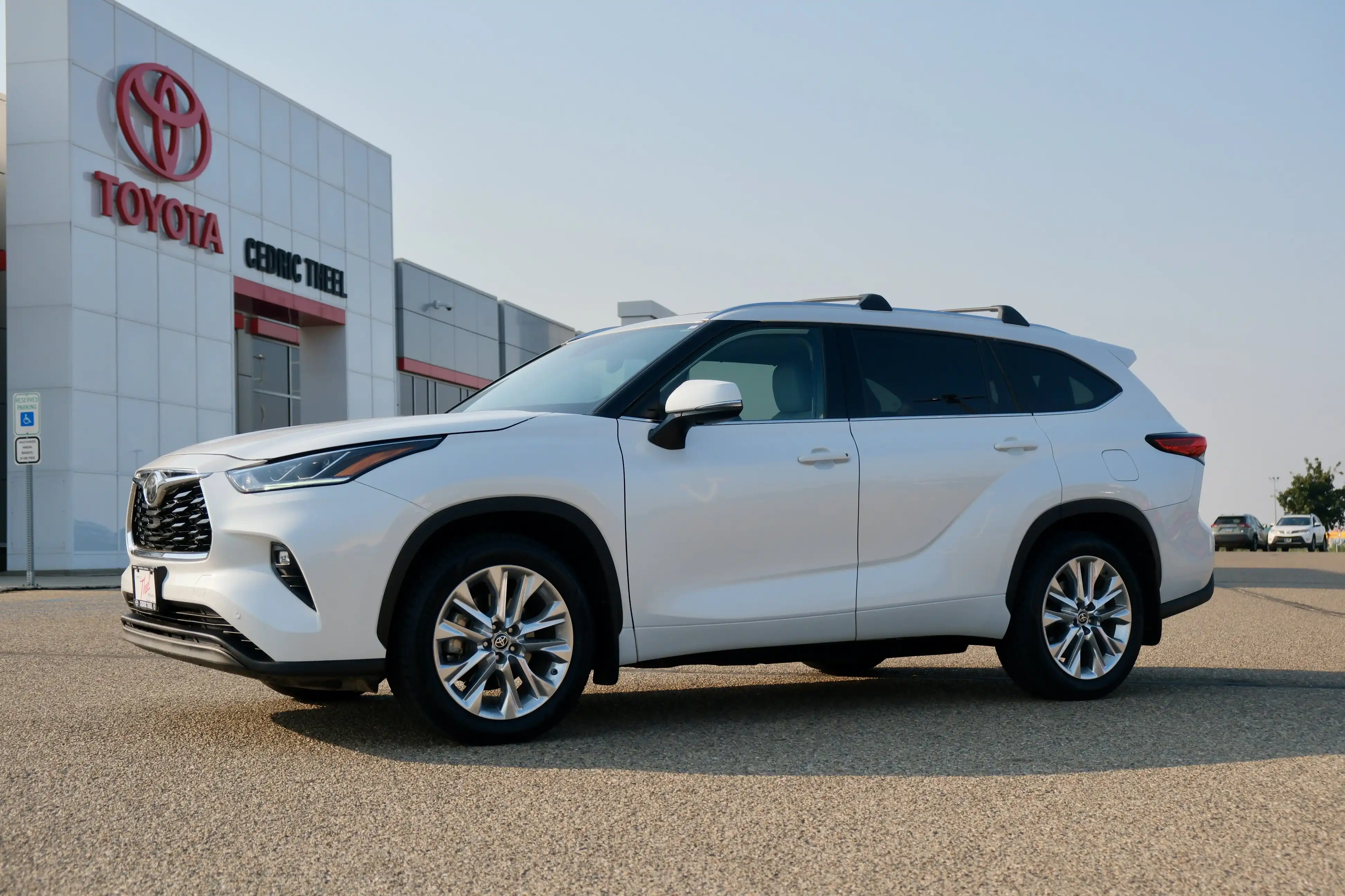 2023 Toyota Highlander Limited AWD's photo