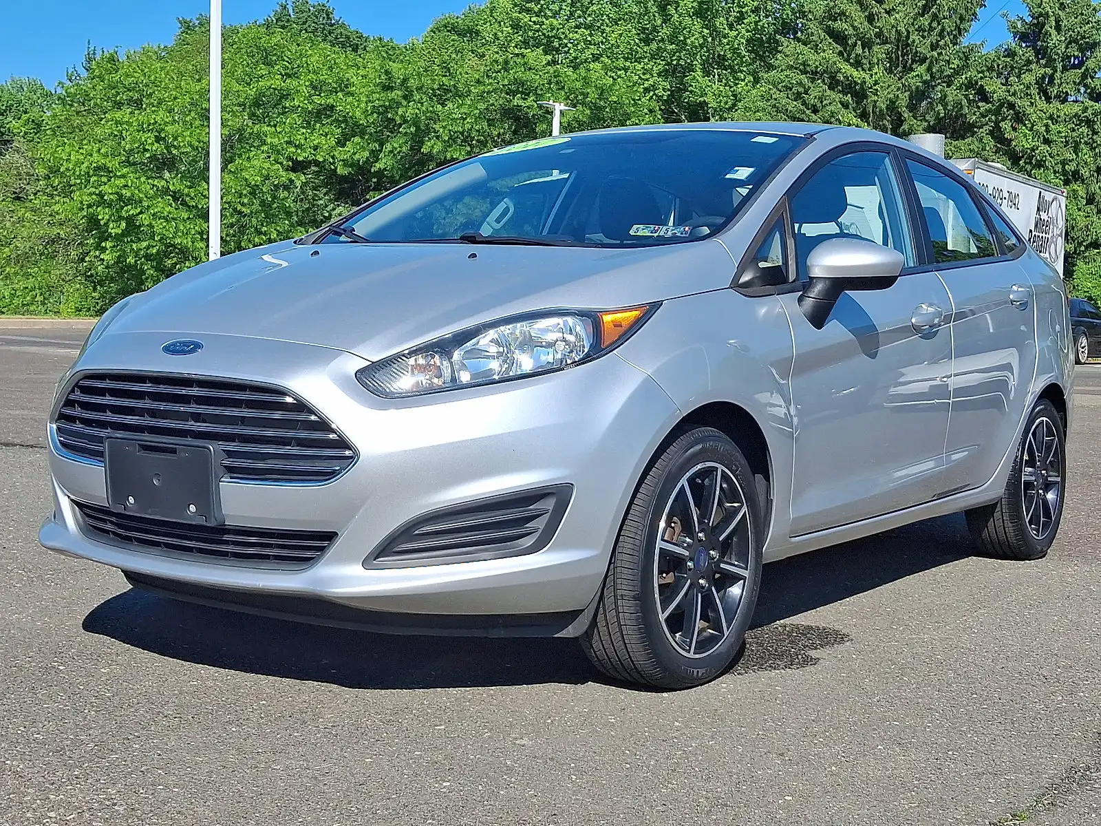 2017 Ford Fiesta SE Sedan's photo