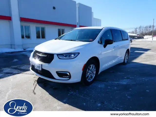 2024 Chrysler Pacifica Touring L's photo
