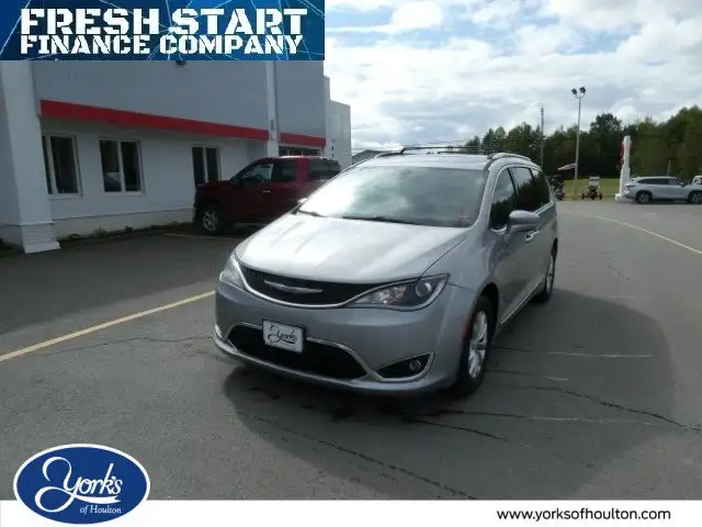 2018 Chrysler Pacifica Touring L's photo