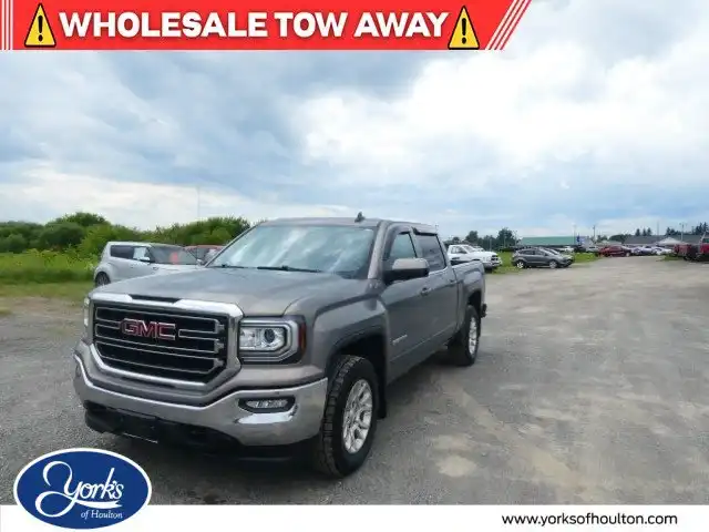 2017 GMC Sierra 4WD Crew Cab Short Box SLE's photo