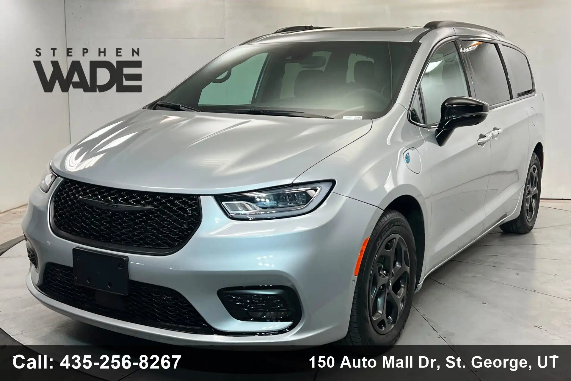 2024 Chrysler Pacifica Hybrid Select Premium S-Appearance PHEV's photo