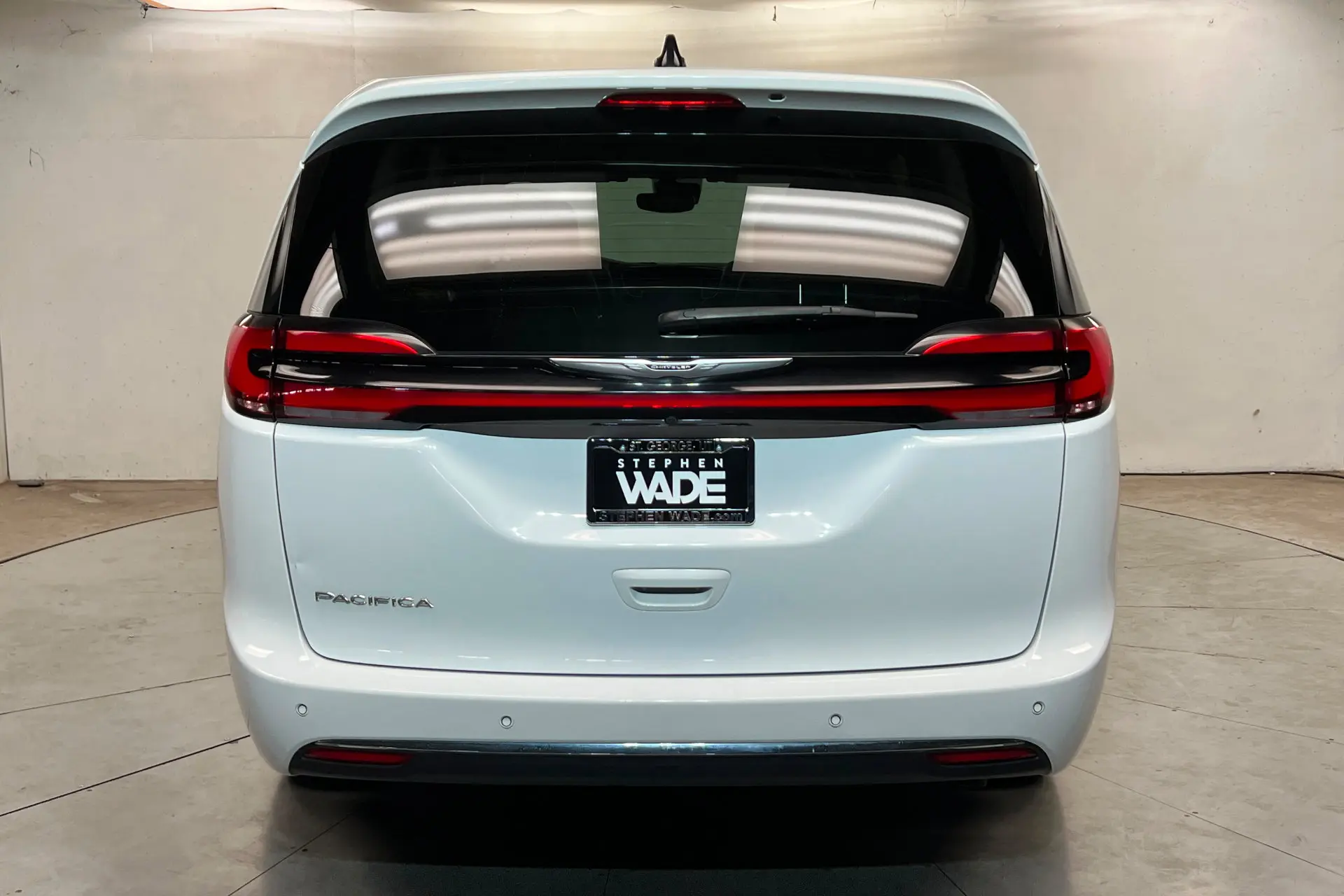 2024 Chrysler Pacifica Touring L photo 5