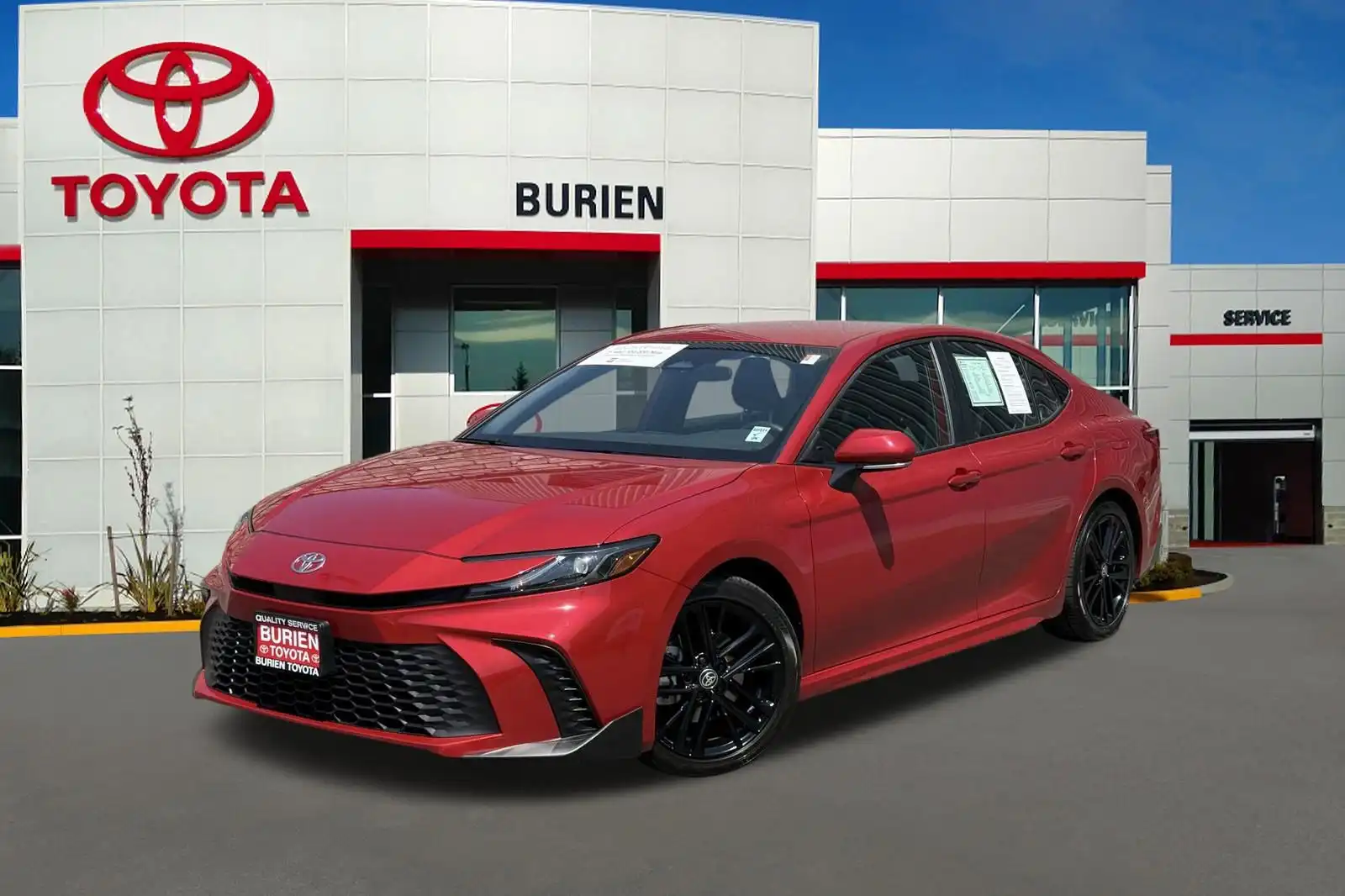 2025 Toyota Camry SE Hybrid's photo