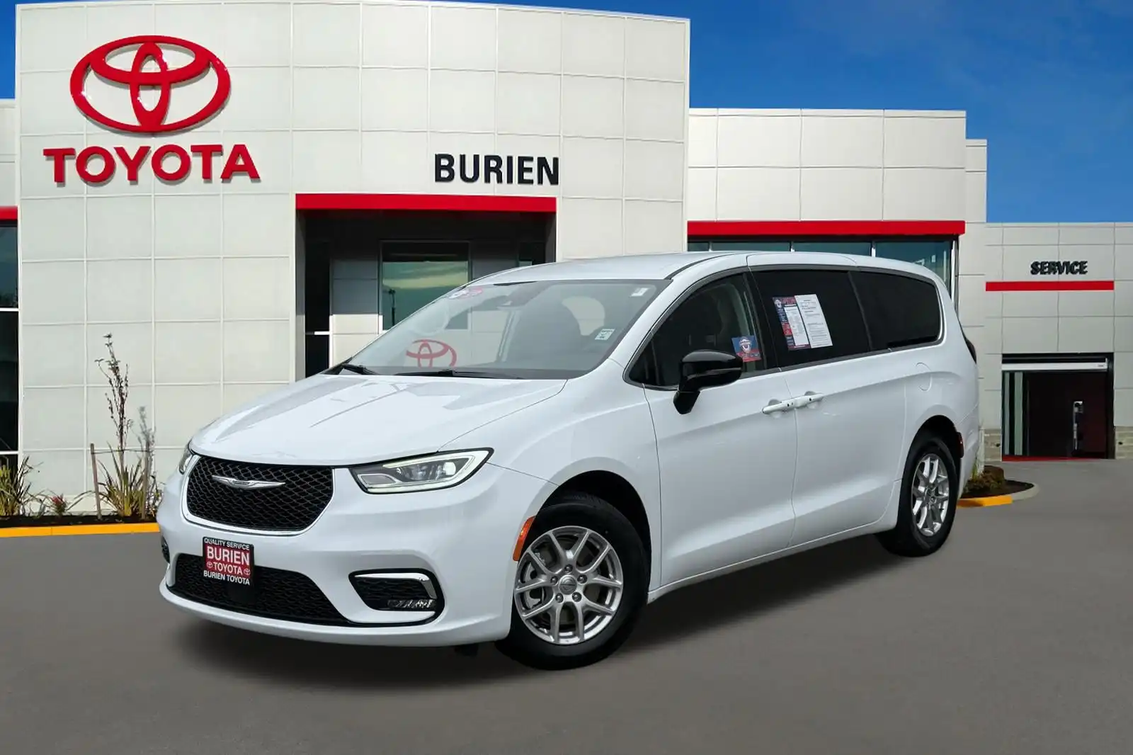 2024 Chrysler Pacifica Touring L's photo