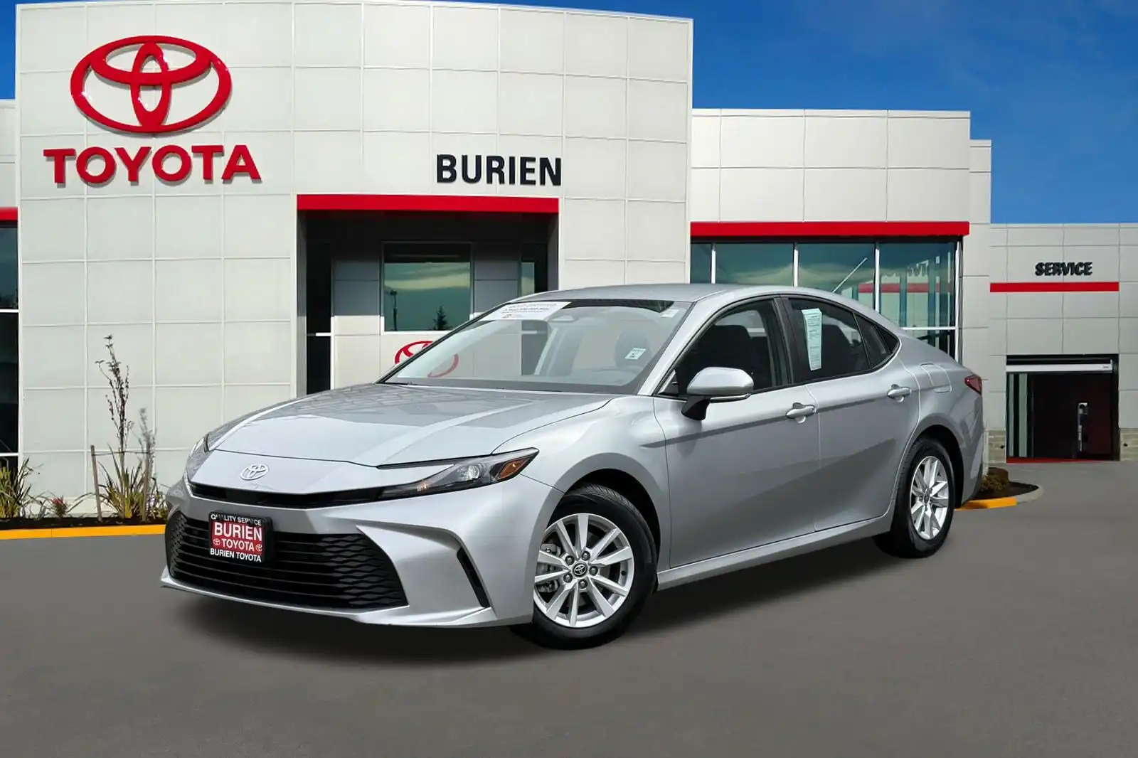 2025 Toyota Camry LE Hybrid's photo
