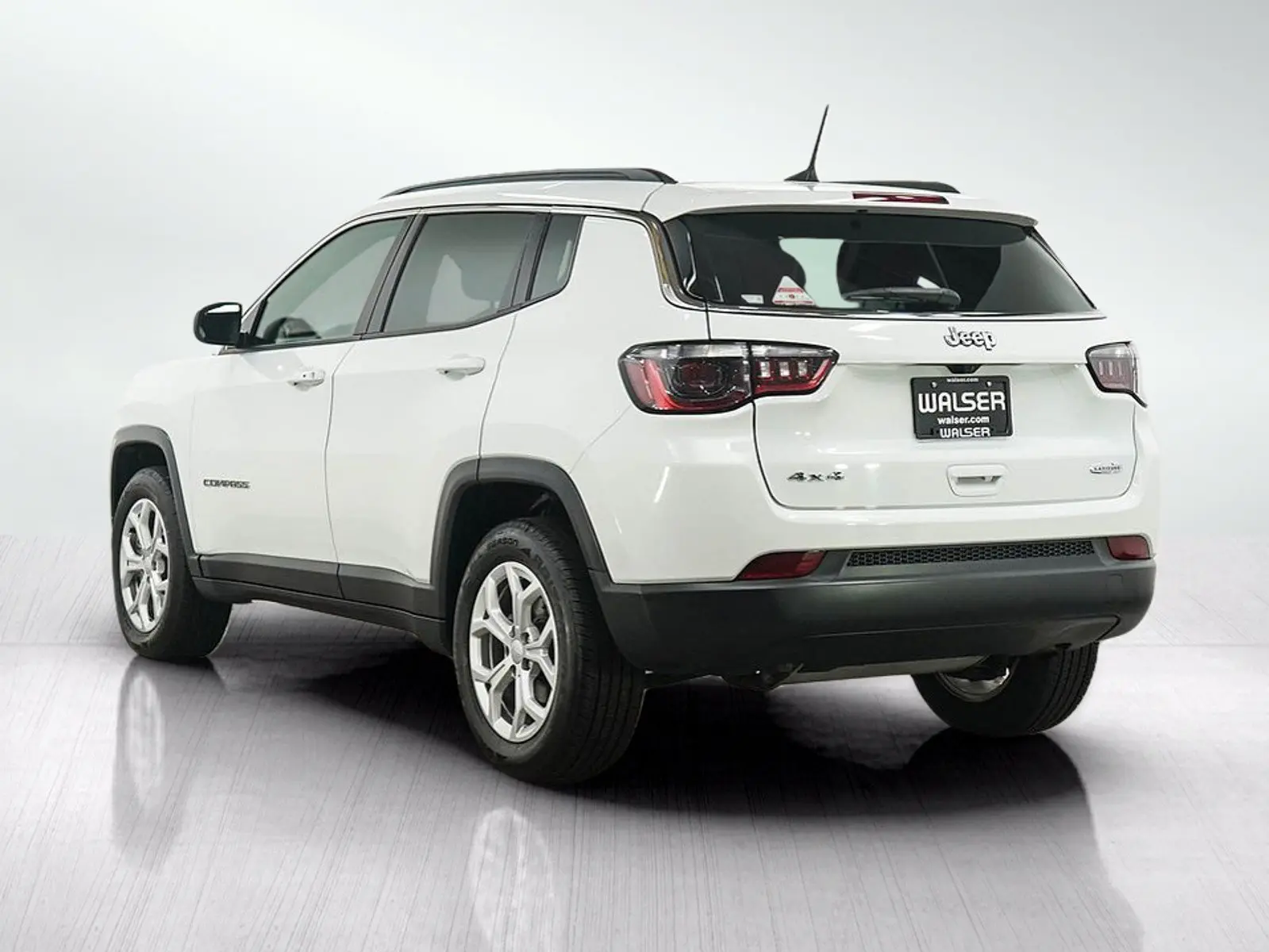 2024 Jeep Compass Latitude 4WD photo 3