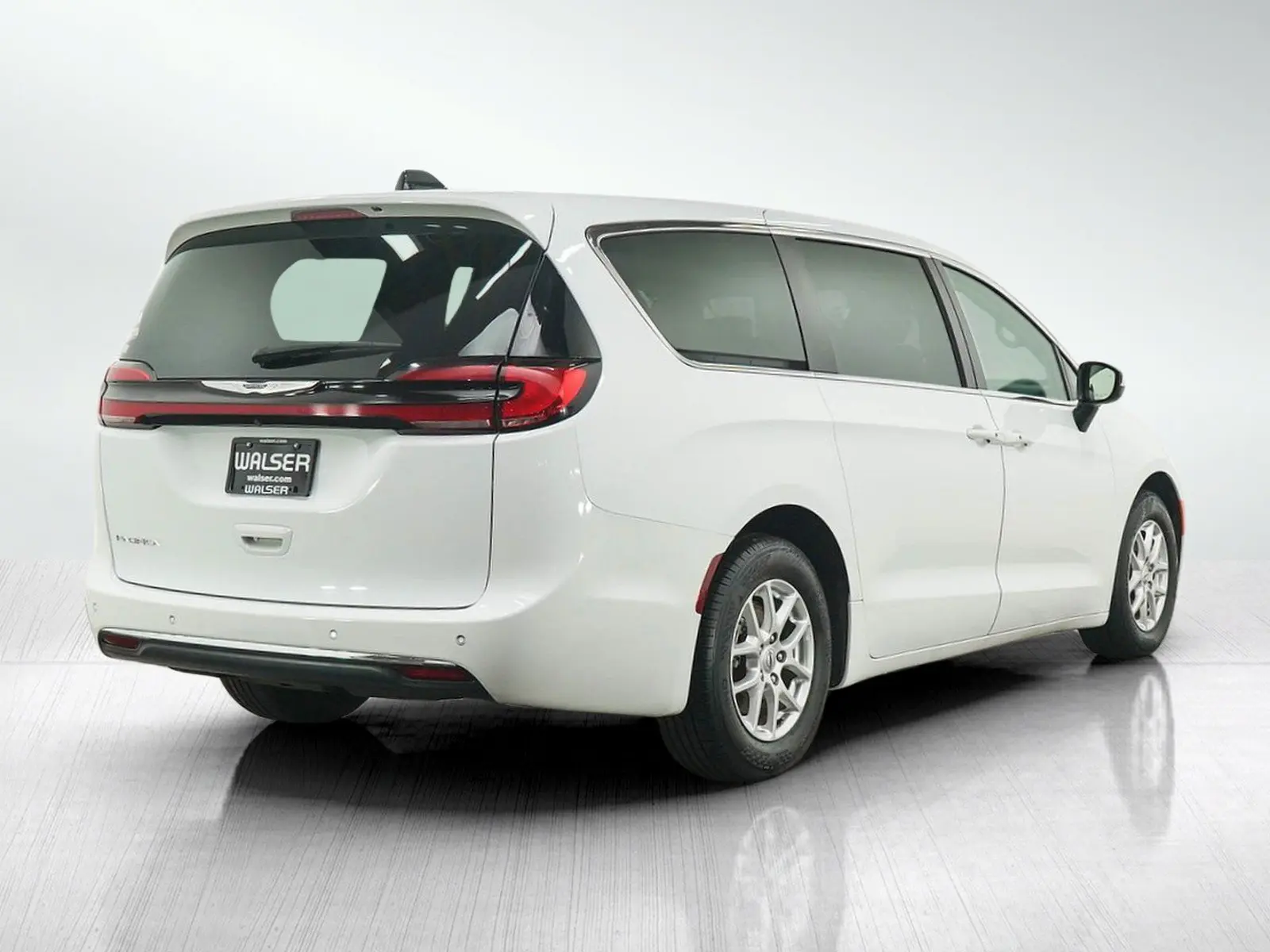 2023 Chrysler Pacifica Touring L photo 5