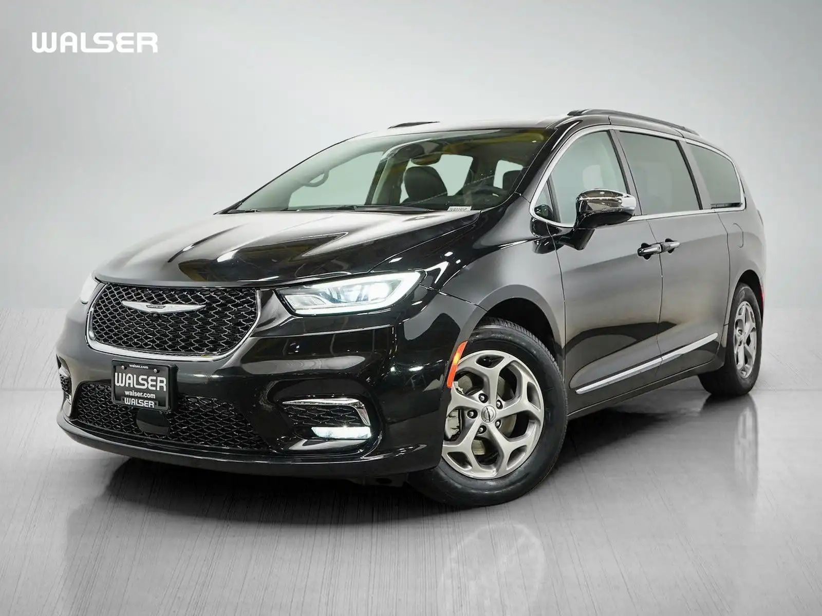 2023 Chrysler Pacifica Limited's photo