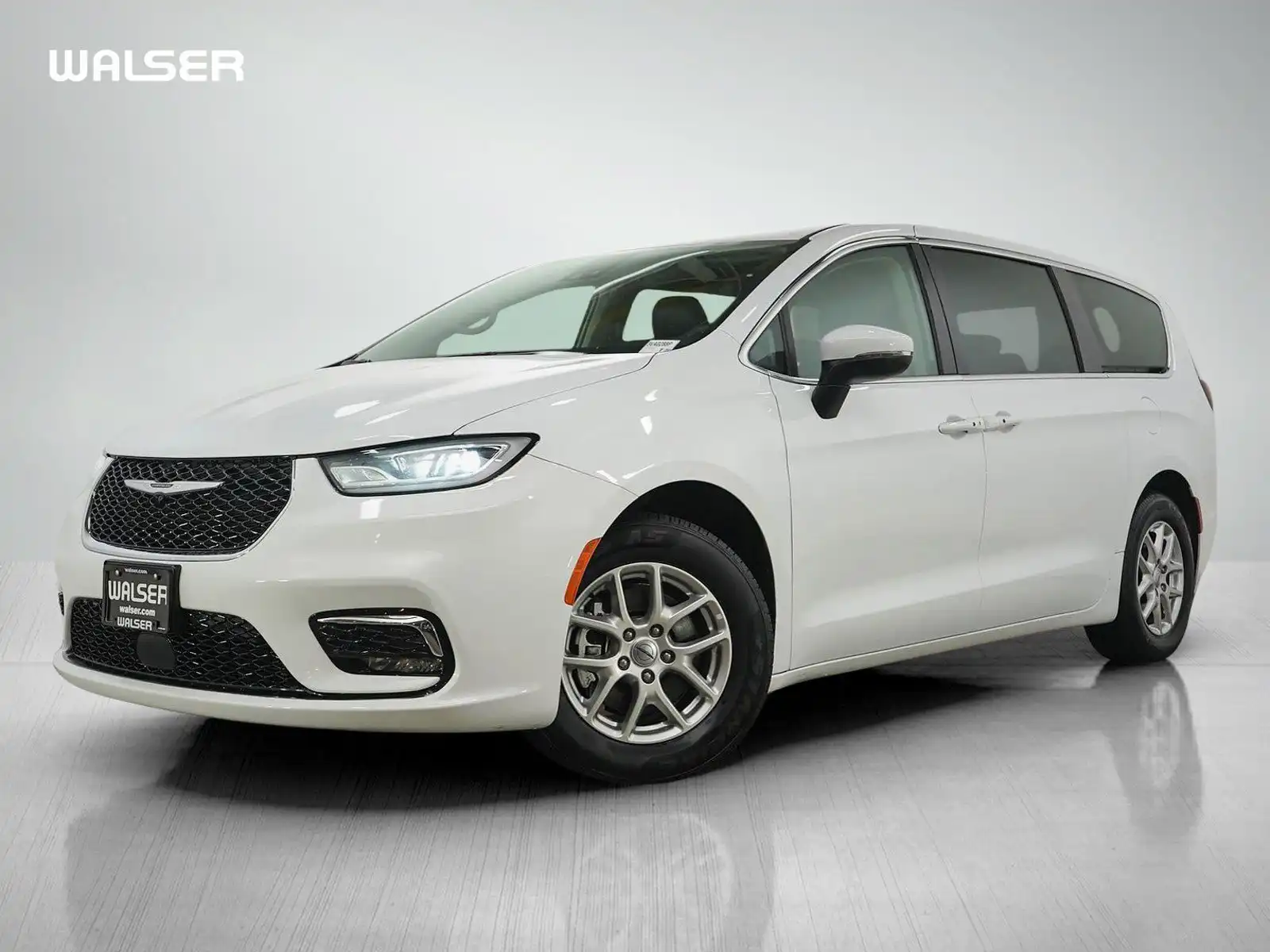 2023 Chrysler Pacifica Touring L's photo