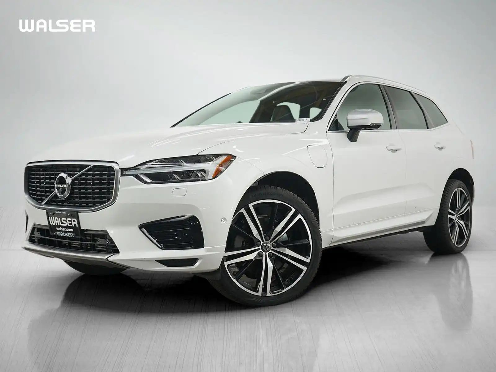 2019 Volvo XC60 T8 R-Design PHEV AWD's photo