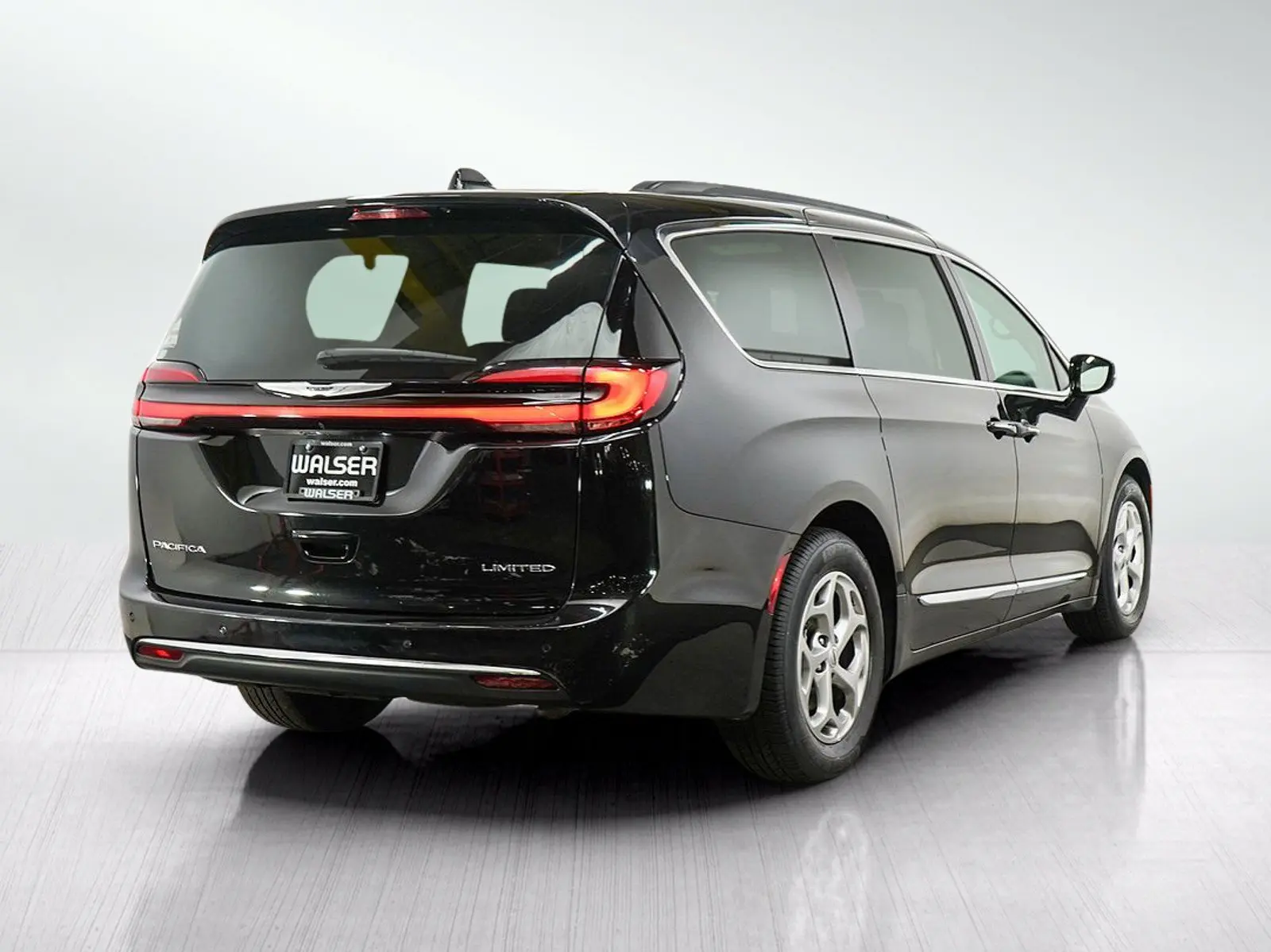 2023 Chrysler Pacifica Limited photo 5