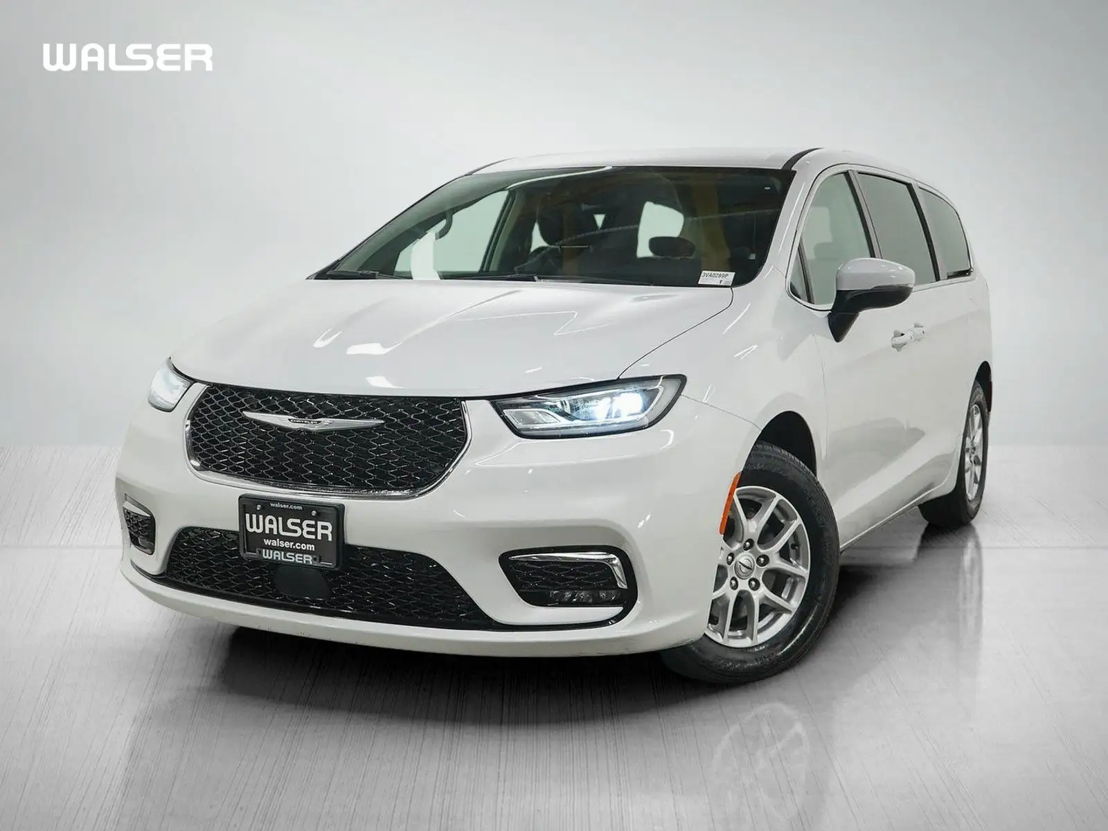 2023 Chrysler Pacifica Touring L photo 1