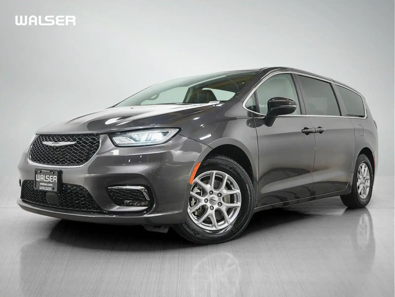 2023 Chrysler Pacifica Touring L's photo