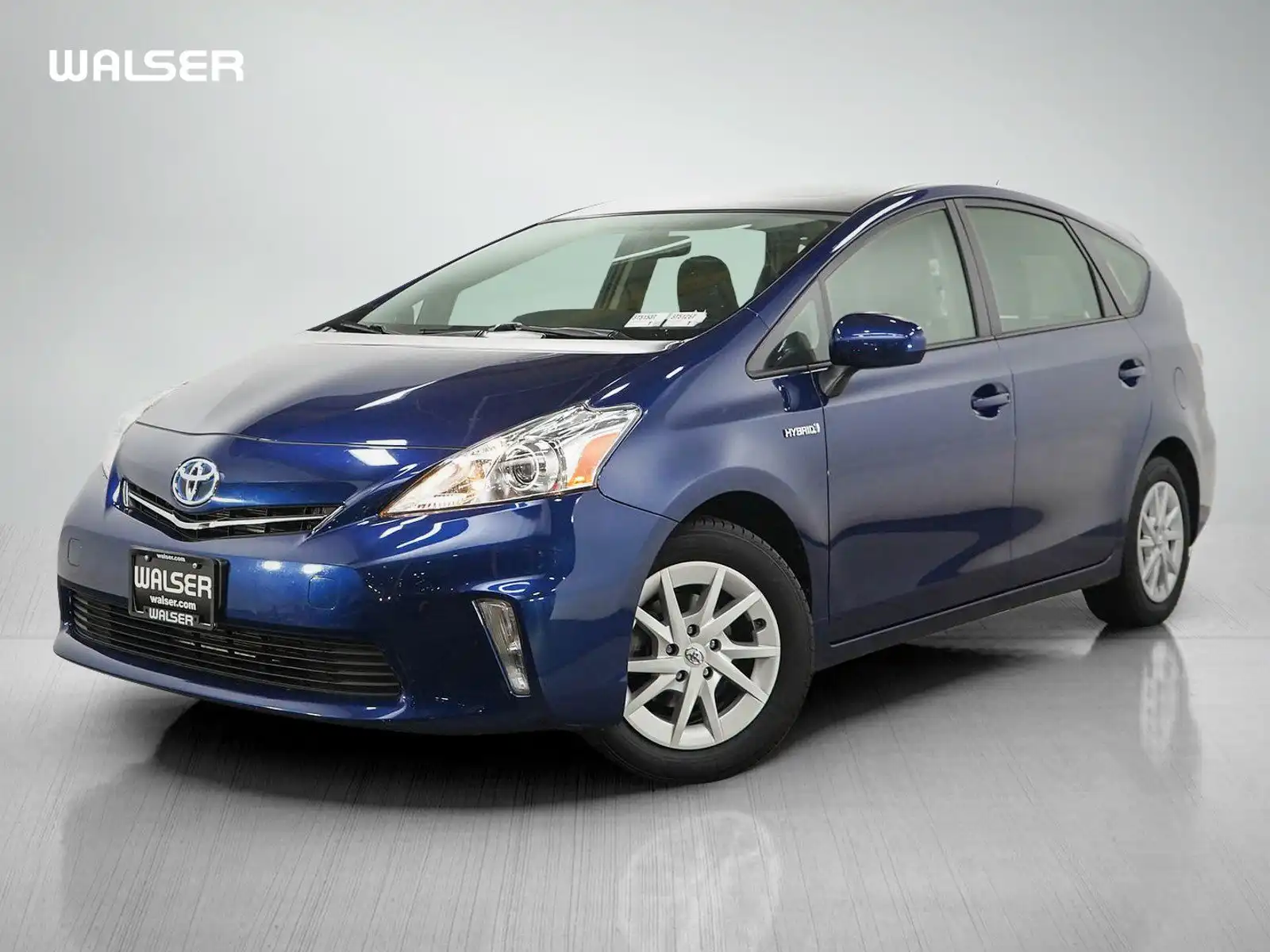 2014 Toyota Prius v Three's photo