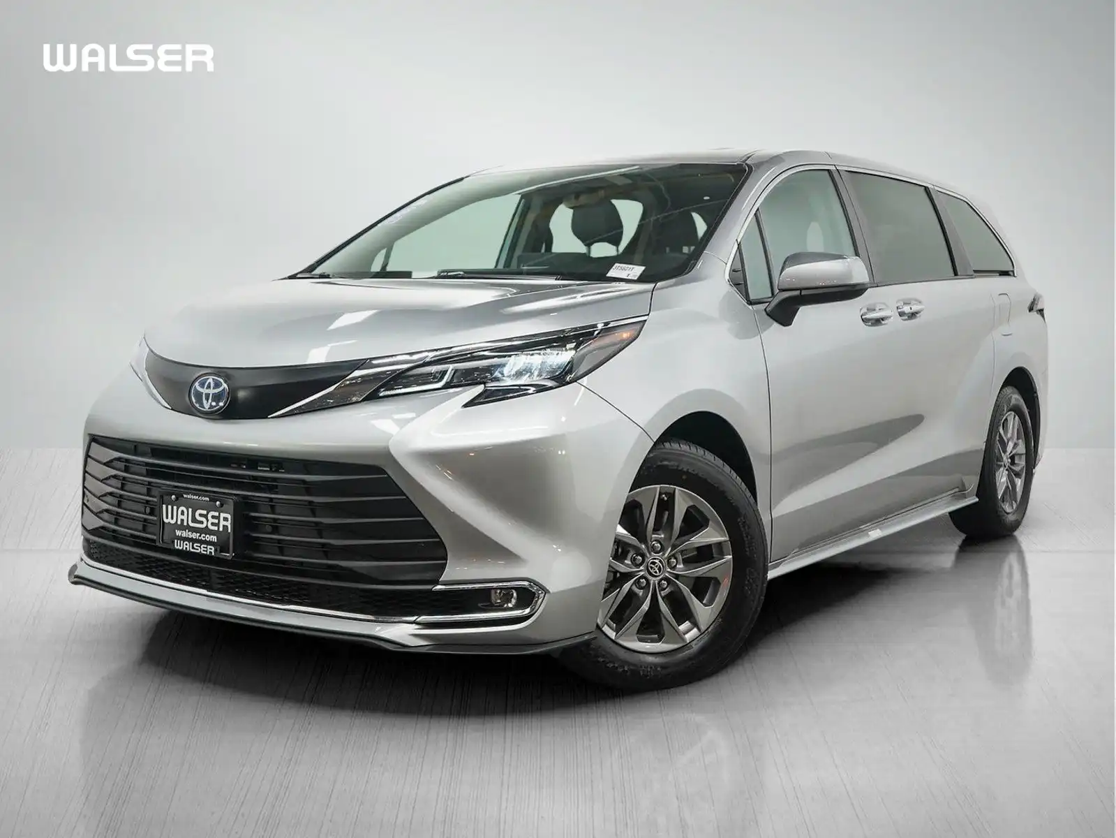 2024 Toyota Sienna XLE 7-Passenger Hybrid FWD's photo
