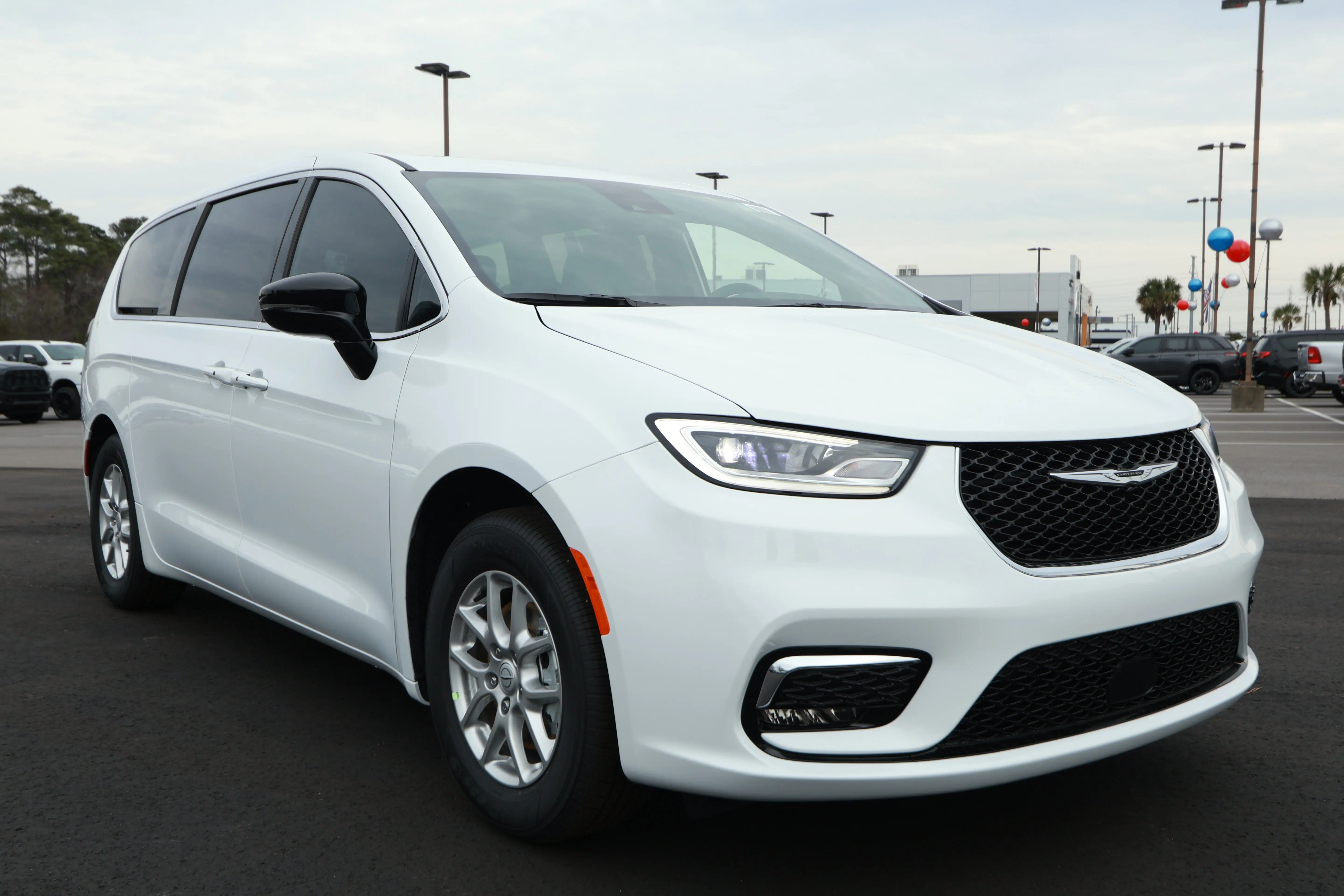 2026 Chrysler Pacifica Select photo 3