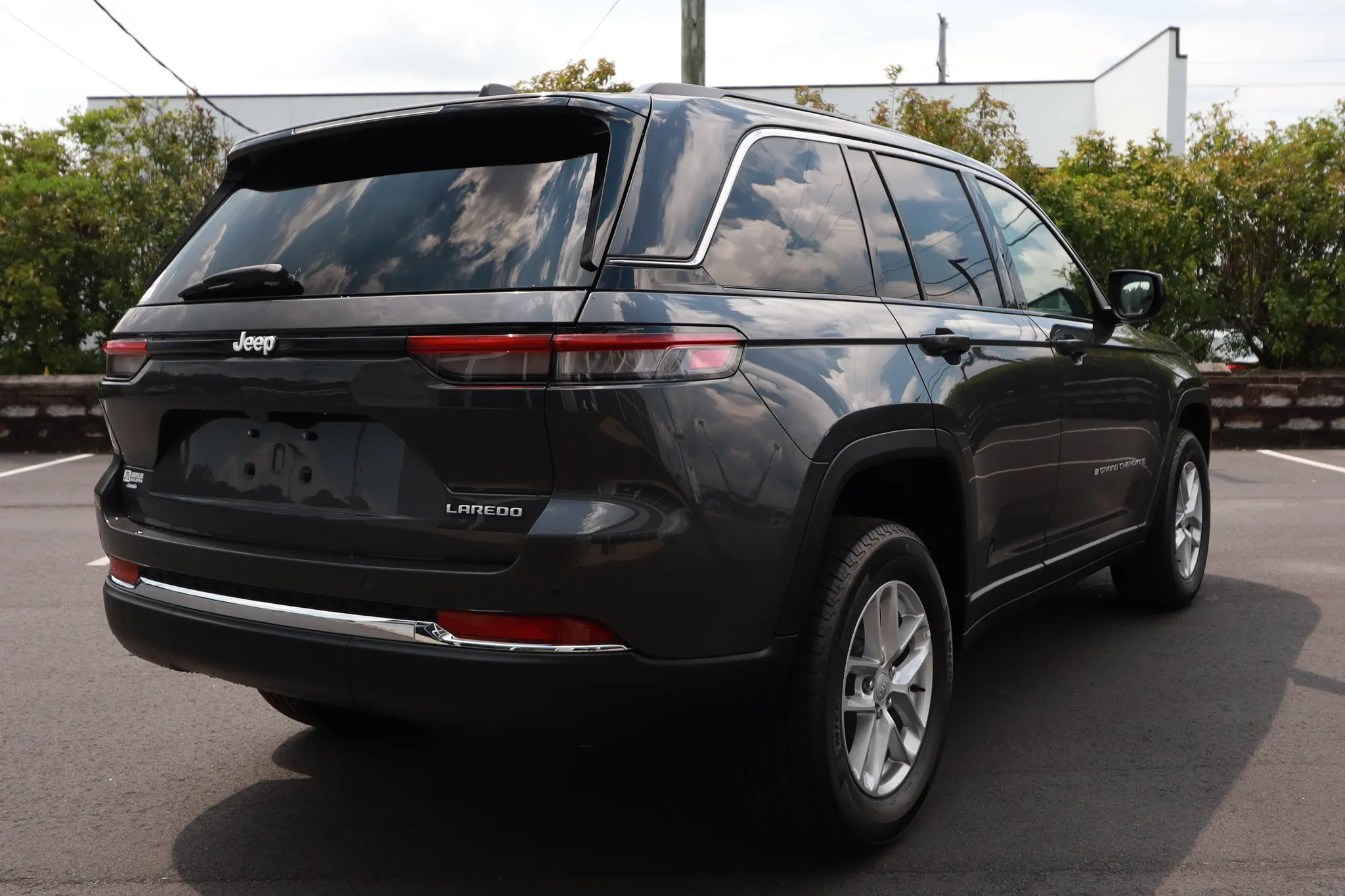 2026 Jeep Grand Cherokee Laredo photo 5