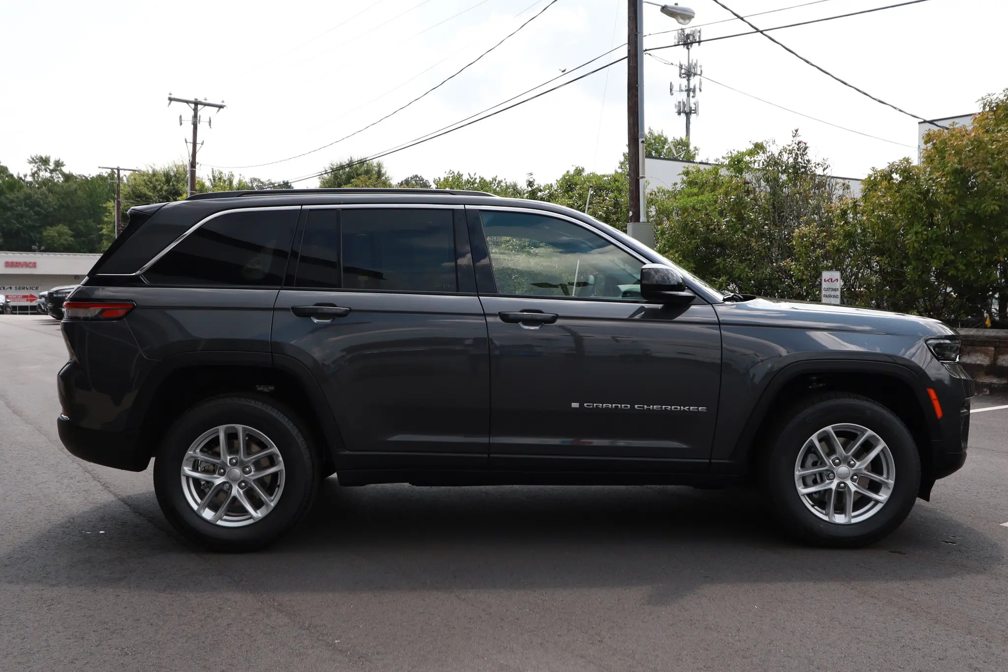 2026 Jeep Grand Cherokee Laredo photo 4