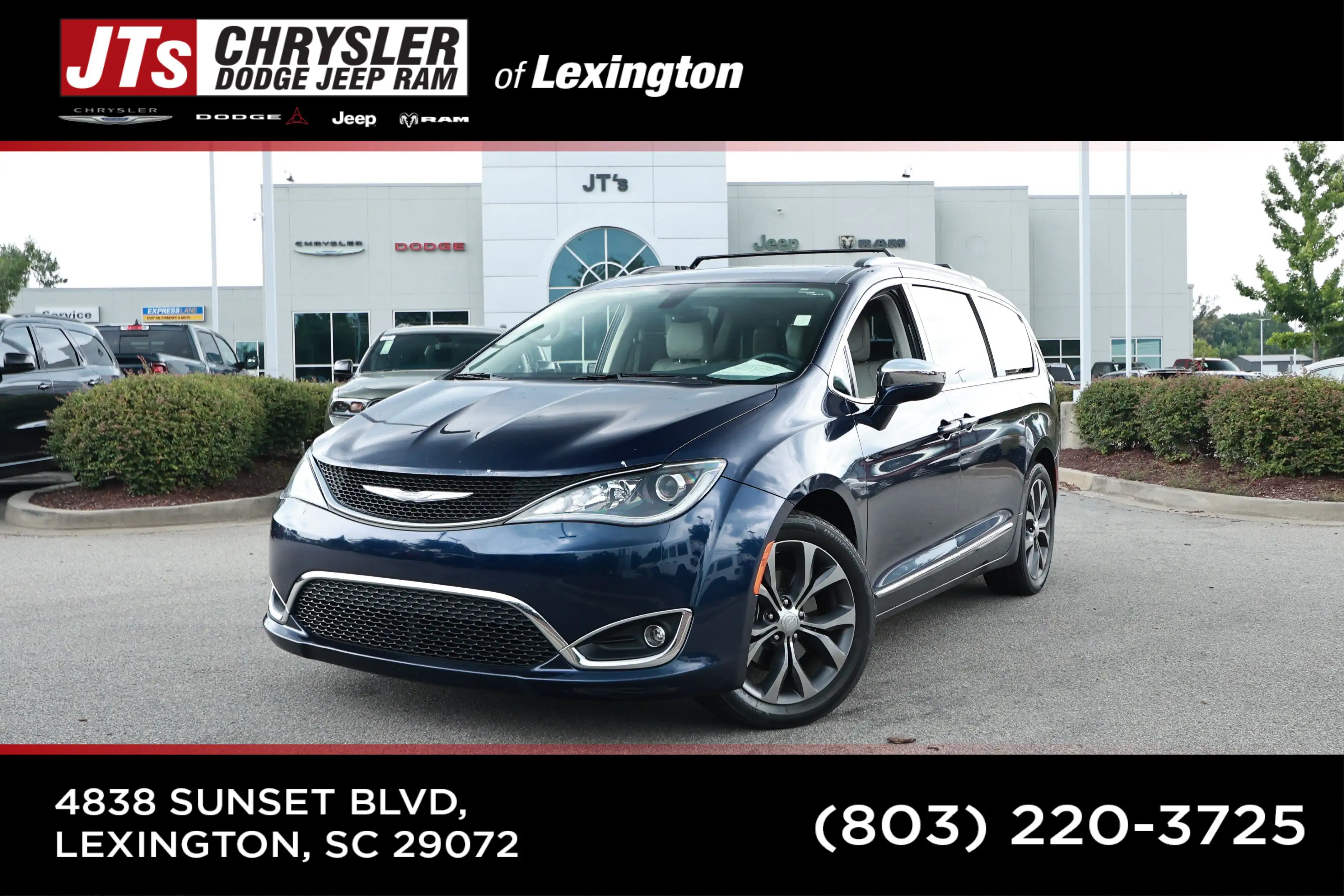 2017 Chrysler Pacifica Limited's photo