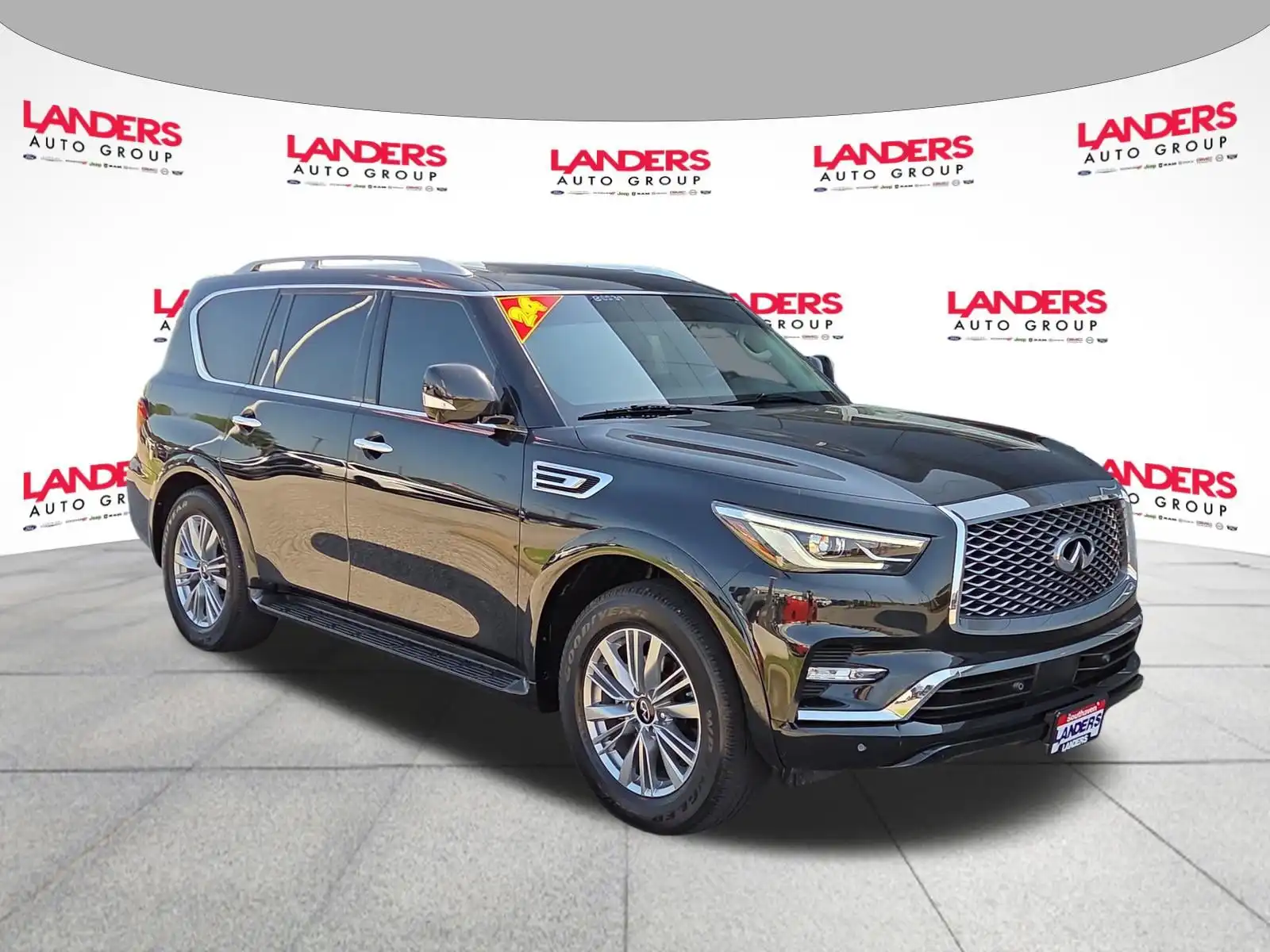 2024 INFINITI QX80 Luxe 4WD's photo