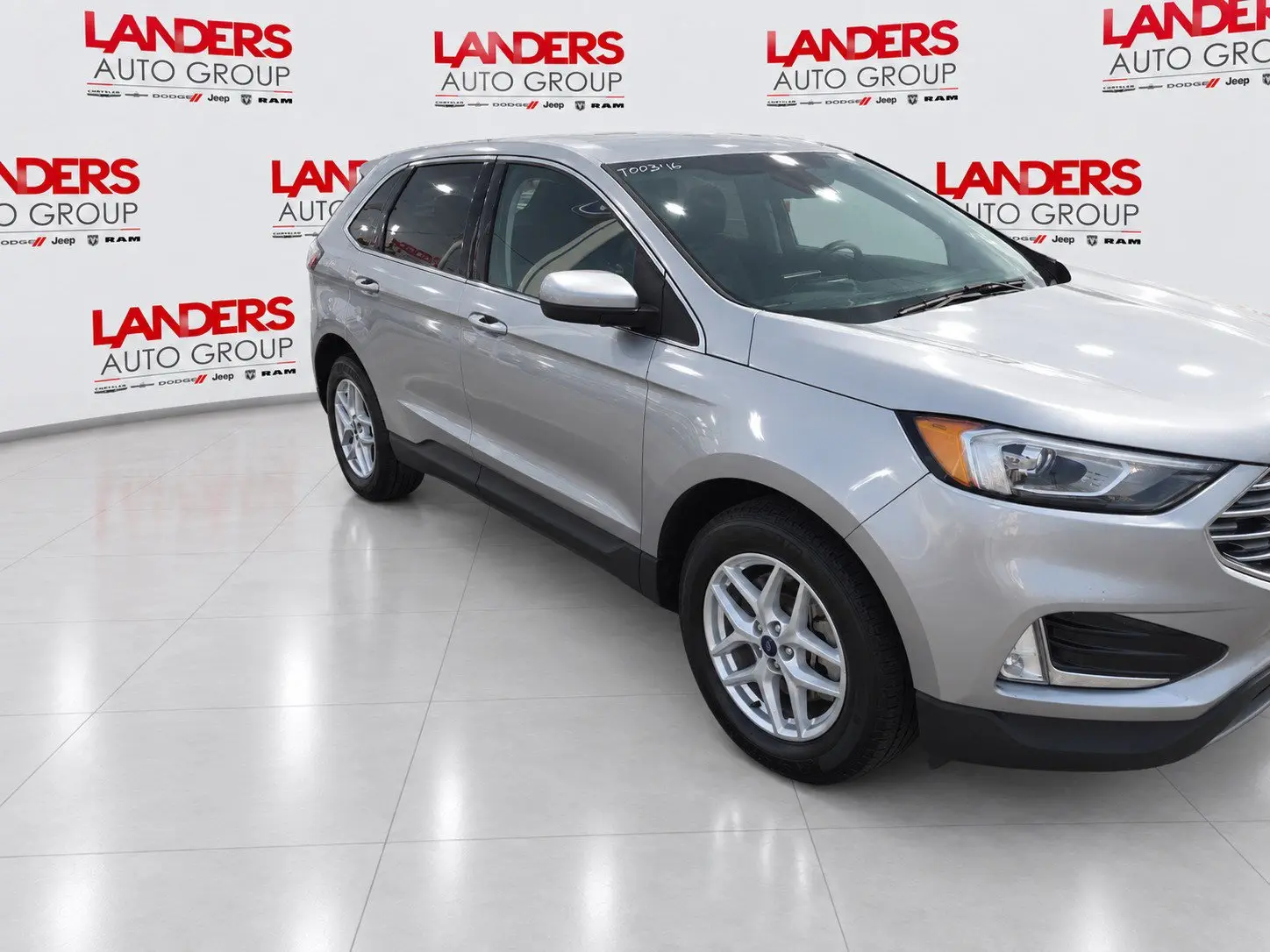 2021 Ford Edge SEL photo 3