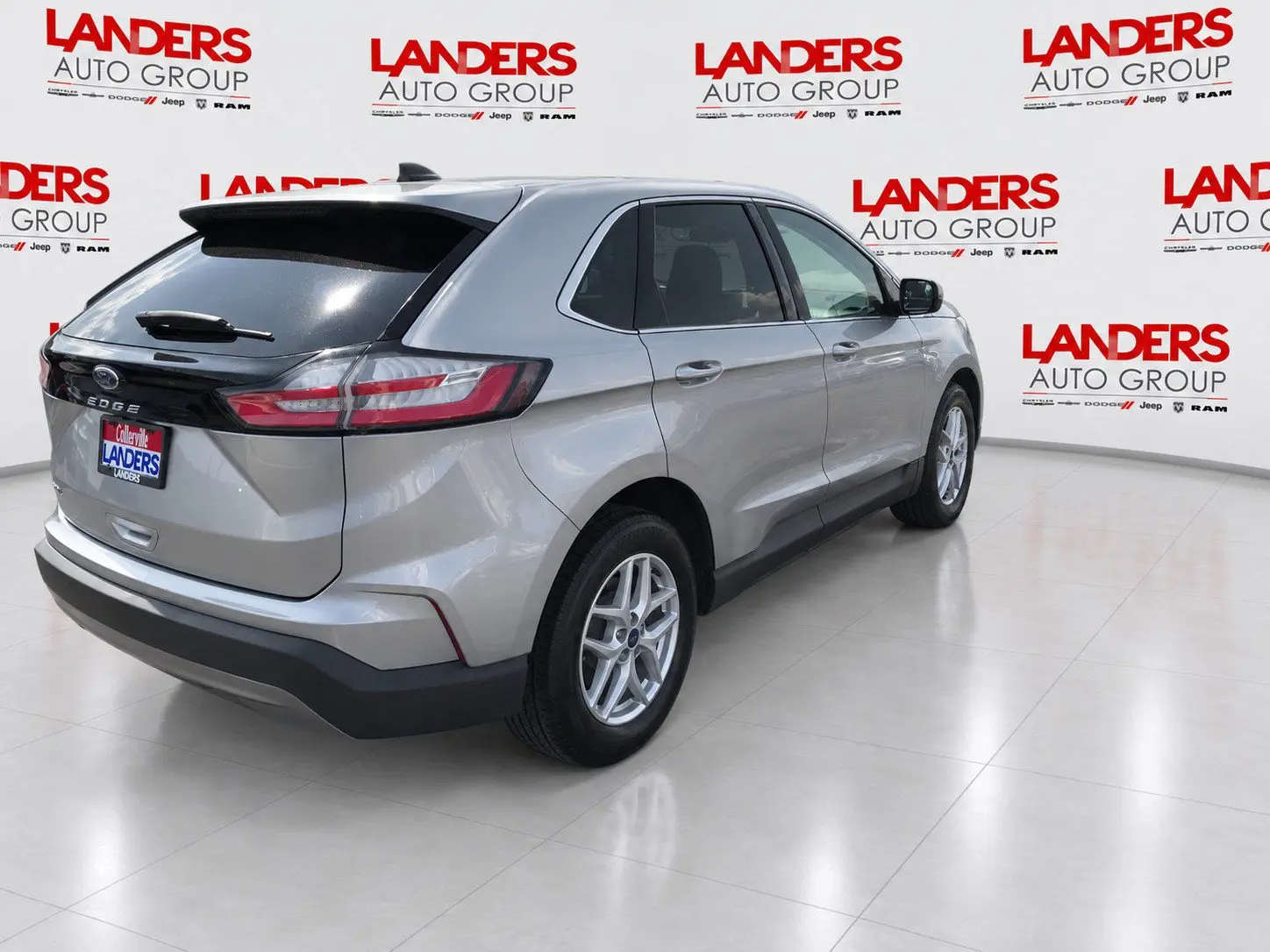 2021 Ford Edge SEL photo 4