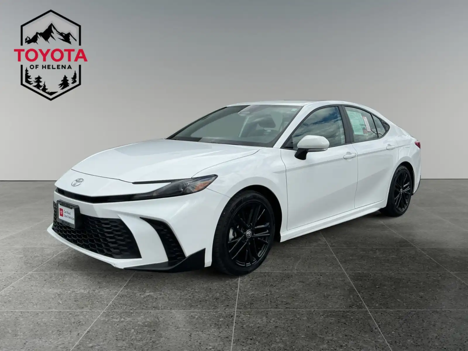 2025 Toyota Camry SE Hybrid's photo