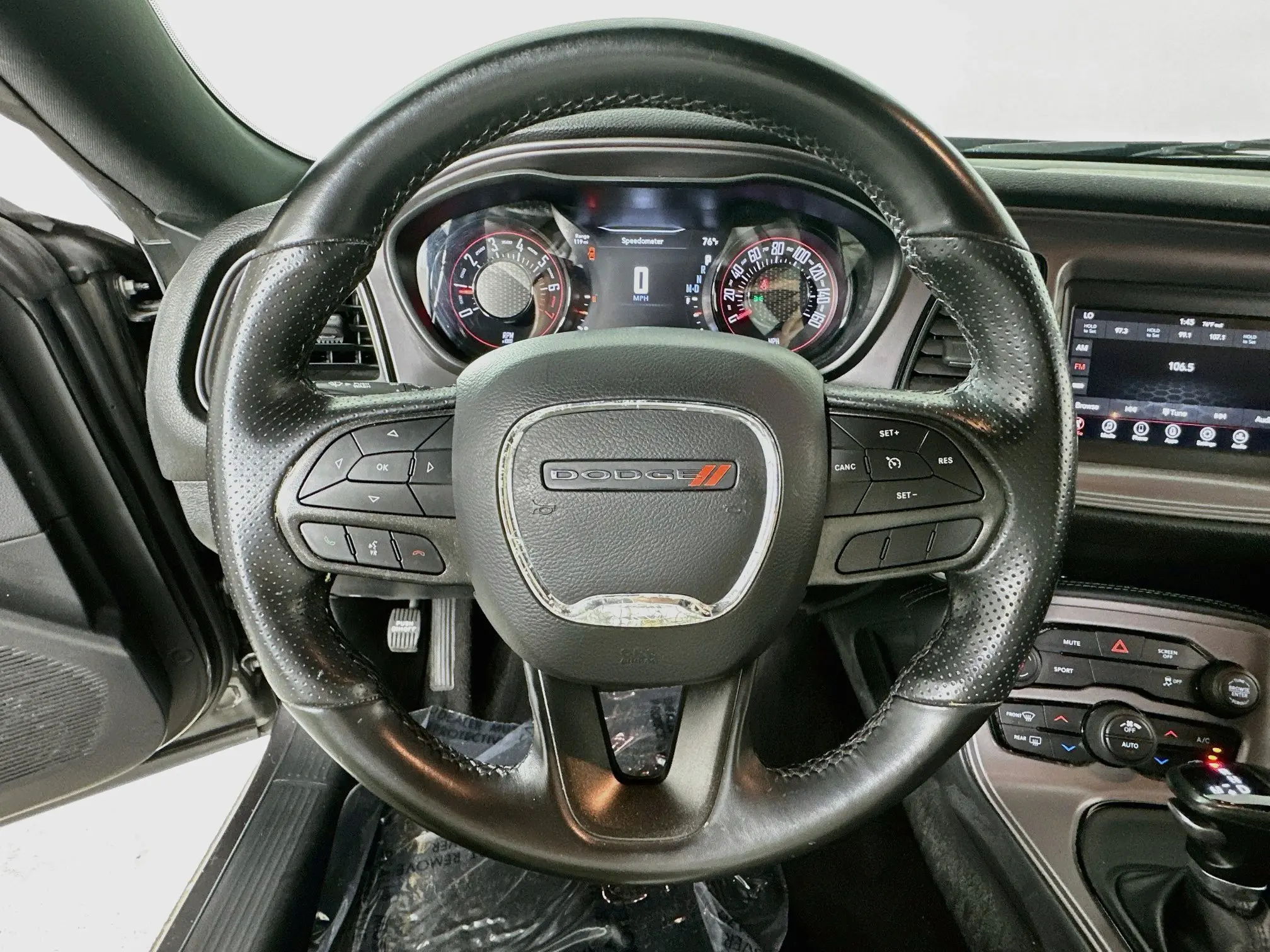 2023 Dodge Challenger SXT Auto photo 4