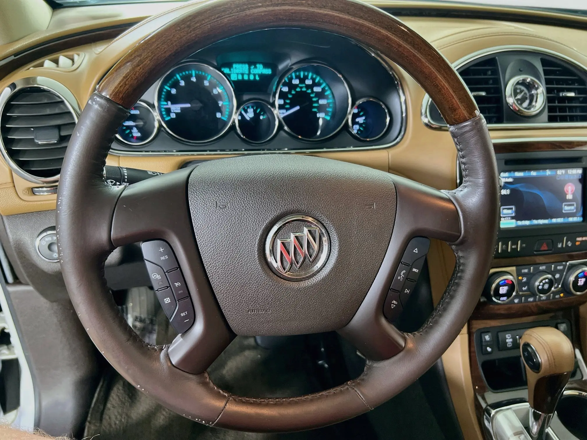 2017 Buick Enclave Premium AWD photo 4
