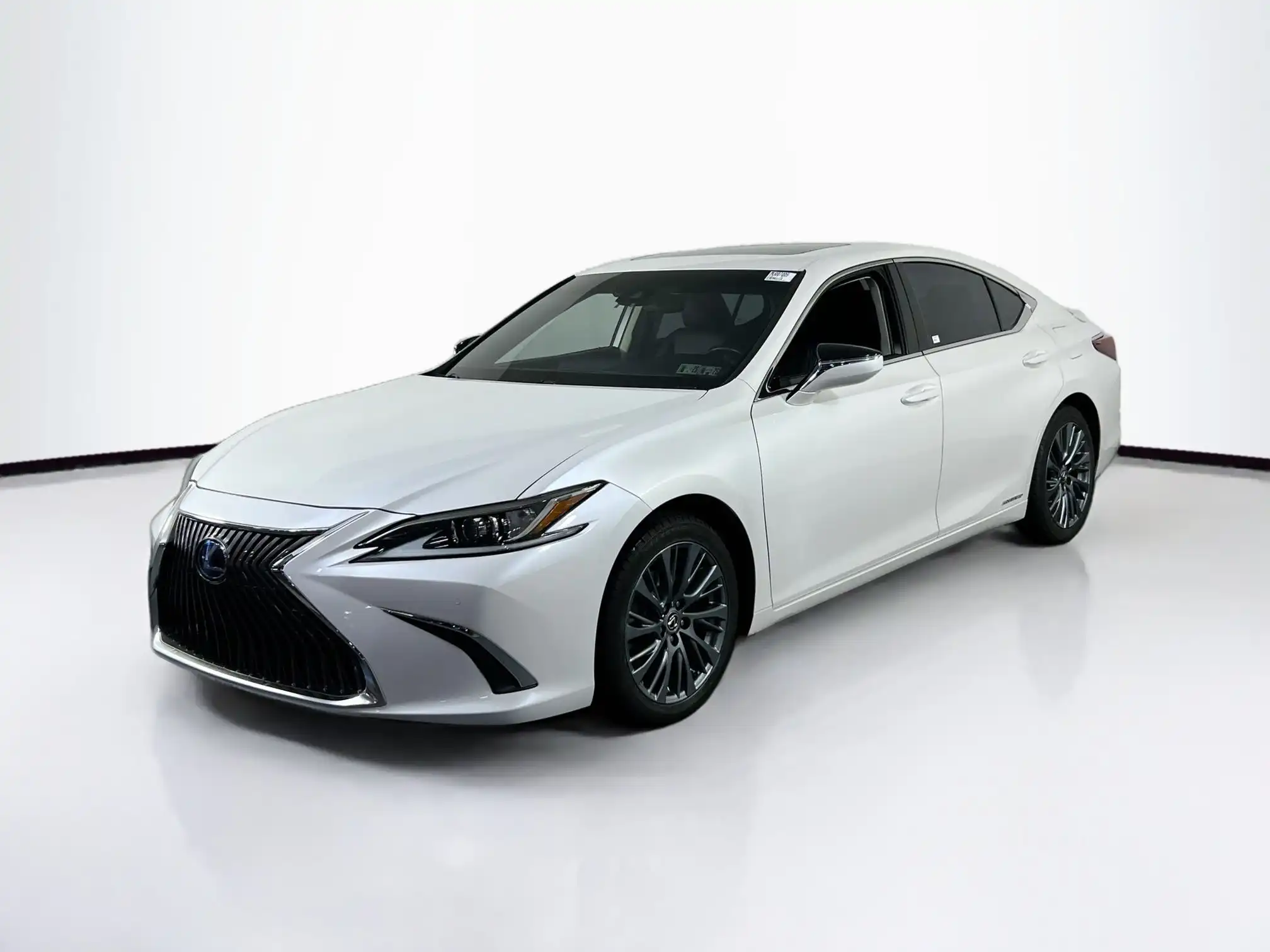 2021 Lexus ES 300h 300h's photo