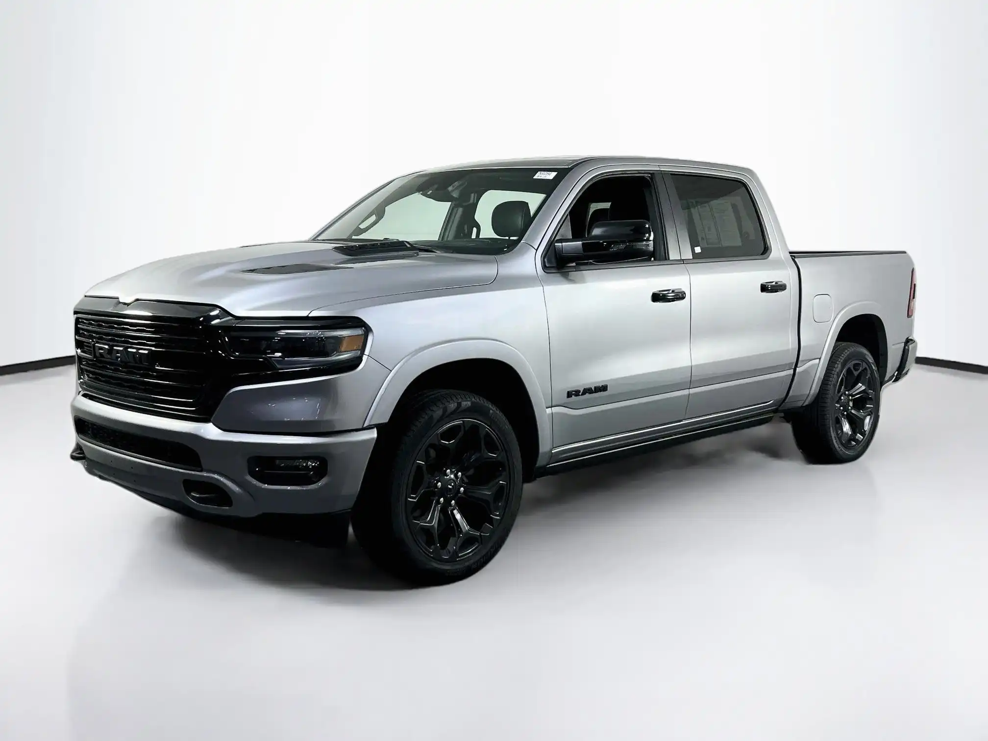 2023 RAM 1500 Limited 4x4 Crew Cab 5'7's photo