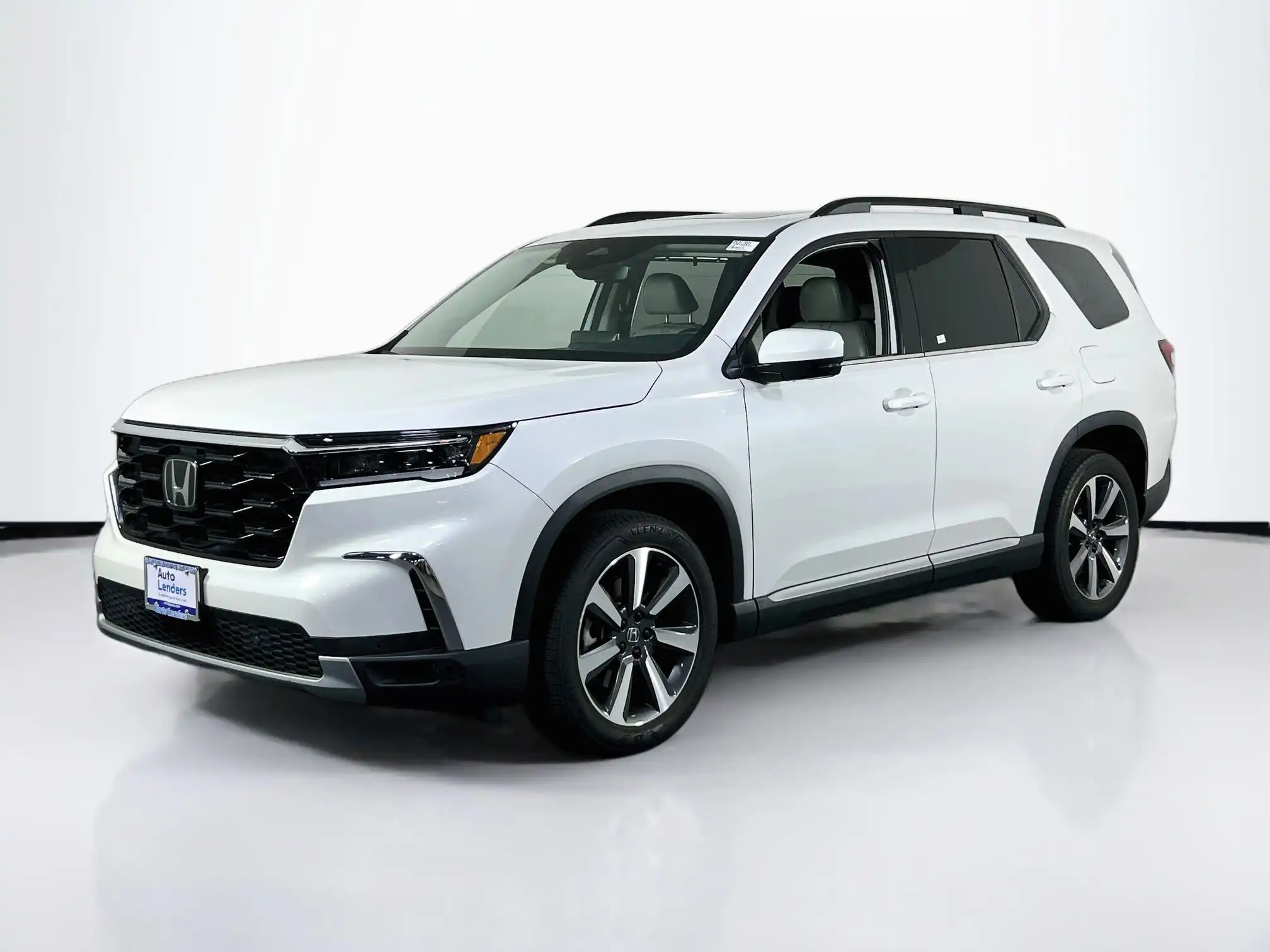 2023 Honda Pilot Touring AWD's photo